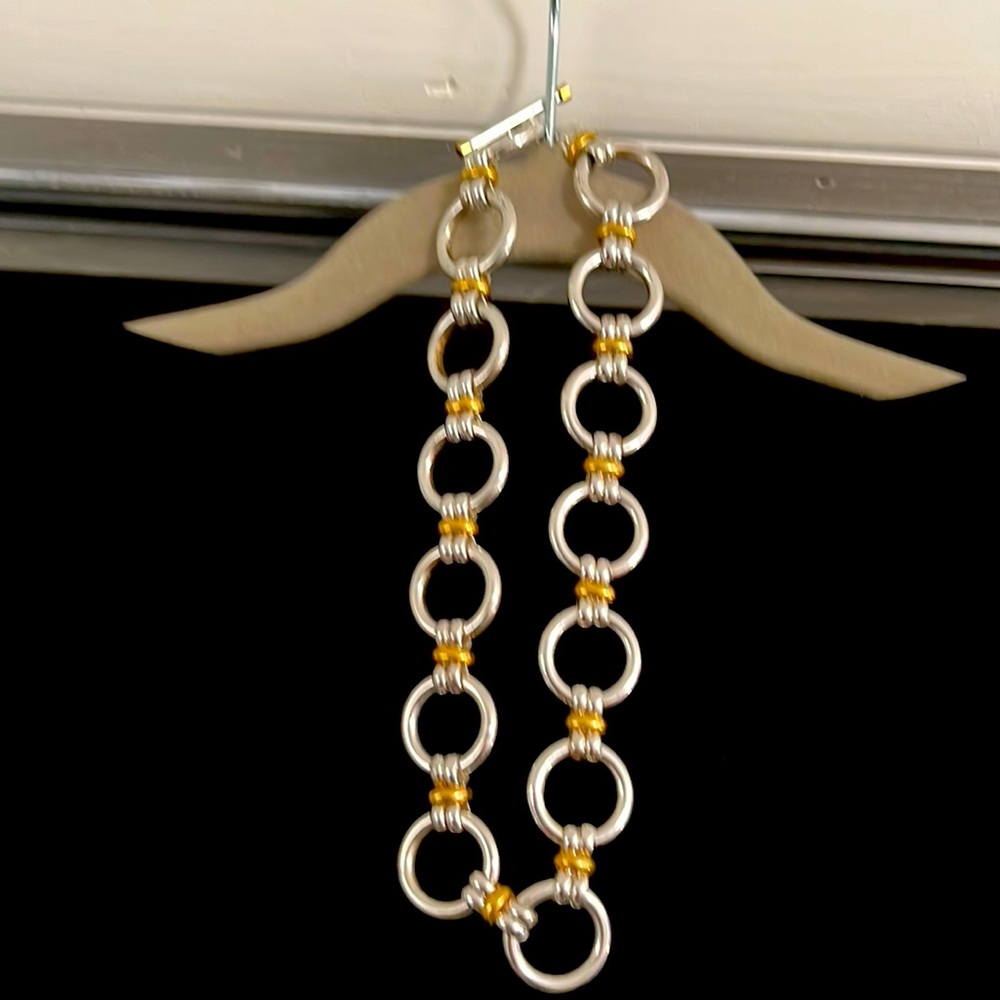 Women’s single strand silver and gold necklace